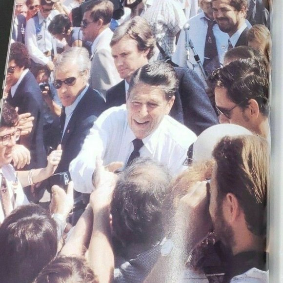 A Great New Beginning, The 1981 Inaugural Story Reagan / Bush Commemorative Book - Picture 7 of 12